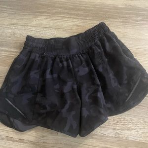 Lululemon Hotty Hot shorts size 4!! In camo